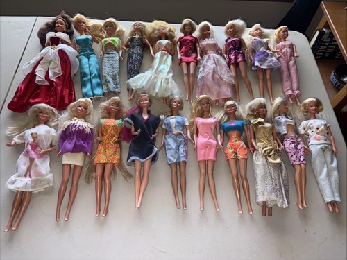 Barbies lot lots of - 20,